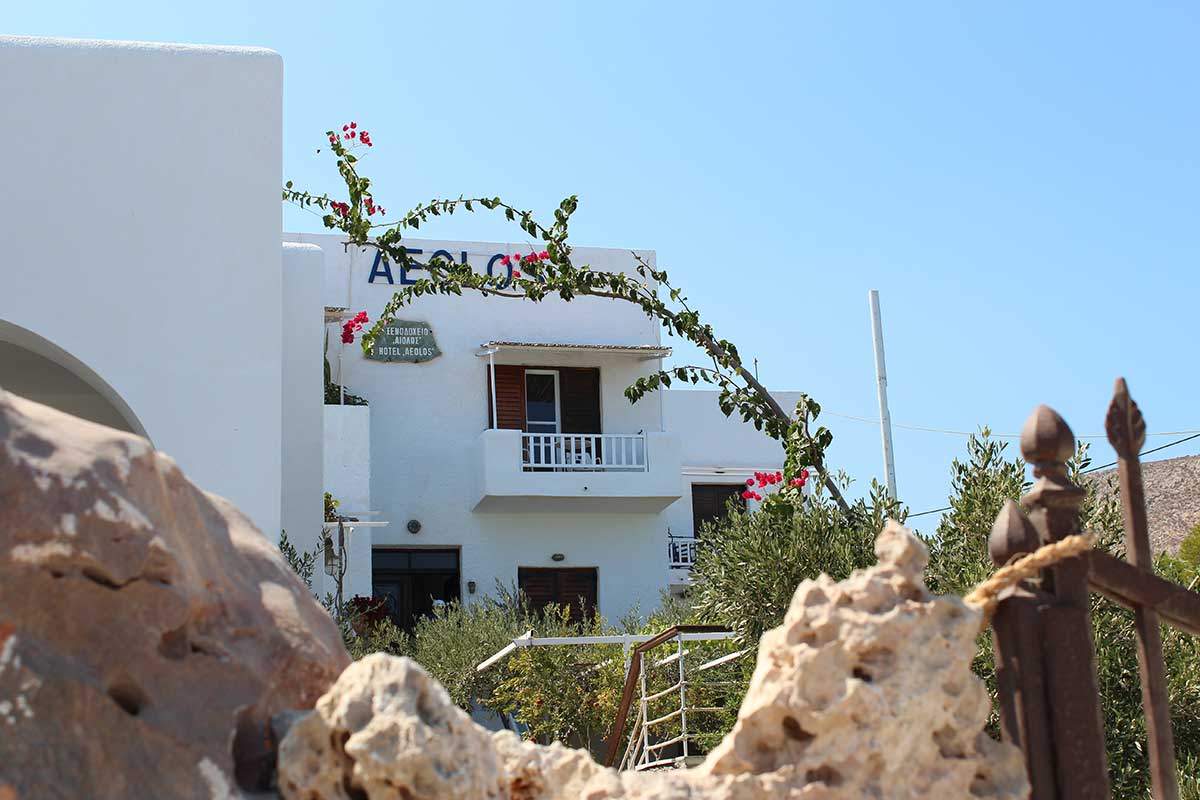 Aeolos Entrance View - Aeolos Beach Hotel Folegandros - Gallery