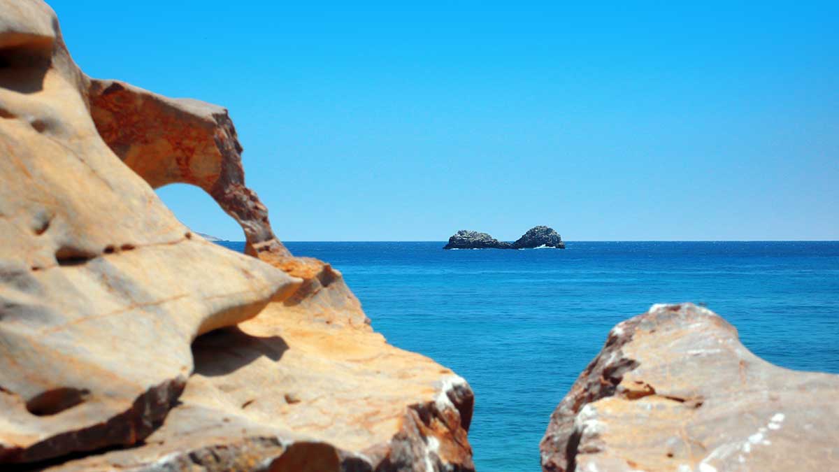 Two Brothers Rocks - Aeolos Beach Hotel Folegandros - Gallery