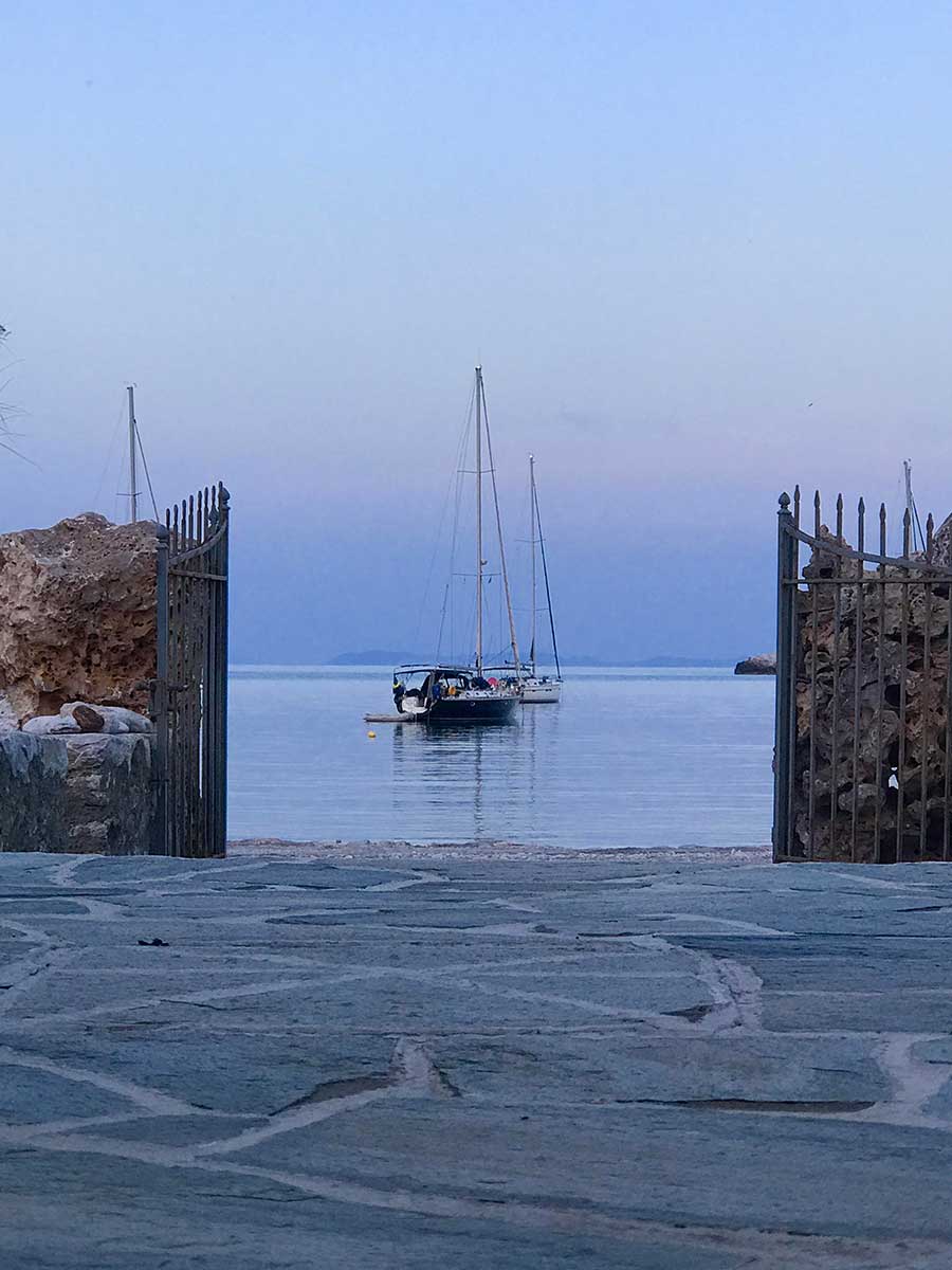 Evening entrance view - Aeolos Beach Hotel Folegandros - Gallery